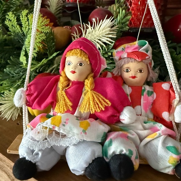 ❤️ Rare Vintage 1976 Miniature Porcelain Clowns On Wooden Swing - Picture 7 of 7